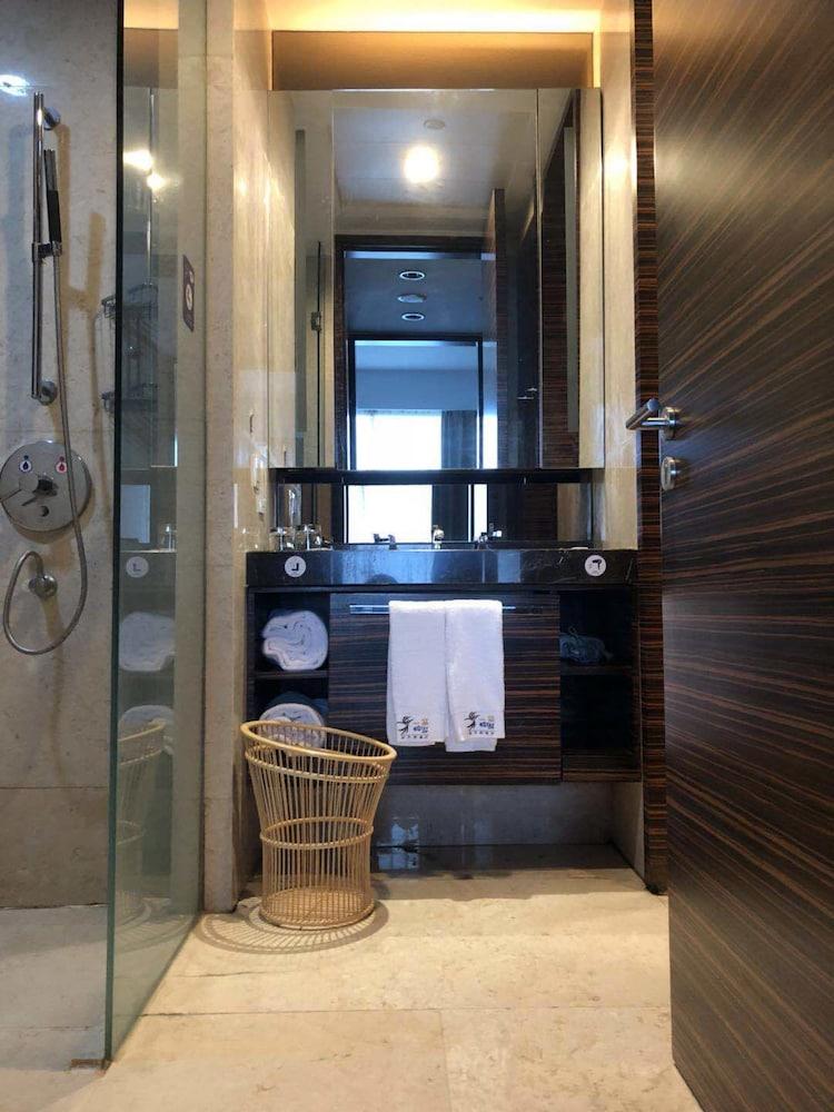 estay residence poly world trade center